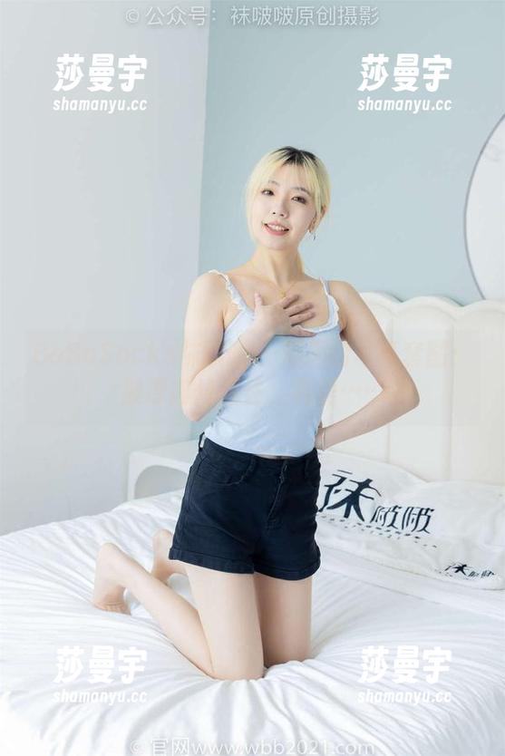 BoBoSocks袜啵啵 - 周周的写真套图：被厚肉丝围住，真是……