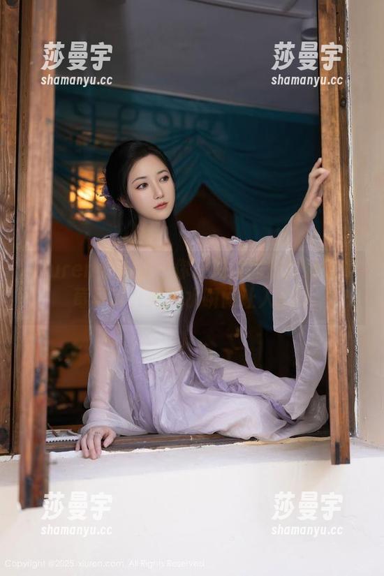 Xiuren秀人网 - 你没见过的汐汐爱吃草莓写真，死库水瞬间让人心动