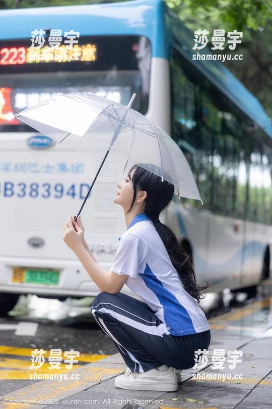 Xiuren秀人网 - 草莓zz与睡衣的奇妙融合：美图精选，嗨翻天的慵懒感