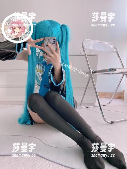 二阶堂宅绘子的泳池写真：在线感受水面波光的撩人假象！