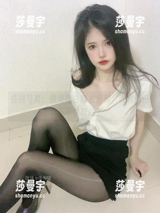 在线写真：倦倦喵白睡衣系列，谁说懒惰不可以时尚？
