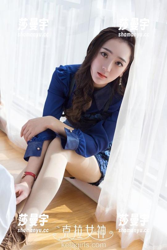 克拉女神 - 翻开杨暖的校服写真，青春气息扑面而来
