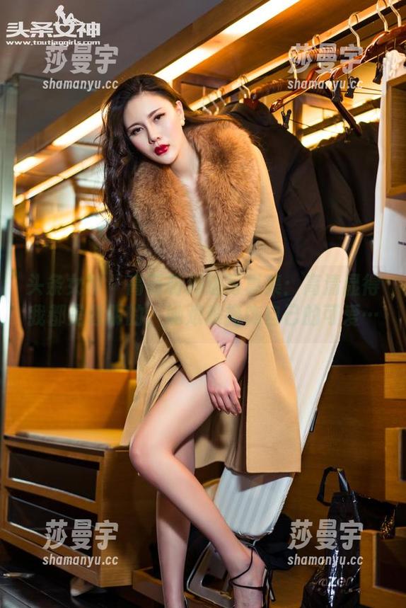 头条女神 - 高萌萌海边写真集：高清显得我都是透明的，她艰难掩饰自己的可爱…