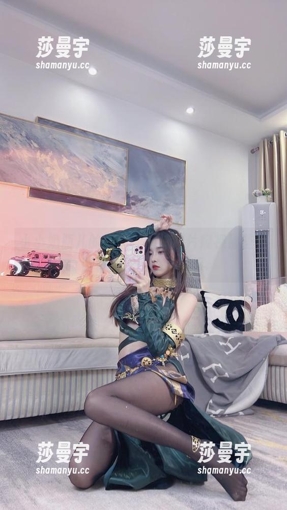小小奶瓶儿的作品，透过图片窥视那些美腿背后的诱惑与故事