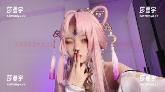蓝天白云加小瑶幺幺，白露自拍版图包又来了！更新得像翻页一样快！
