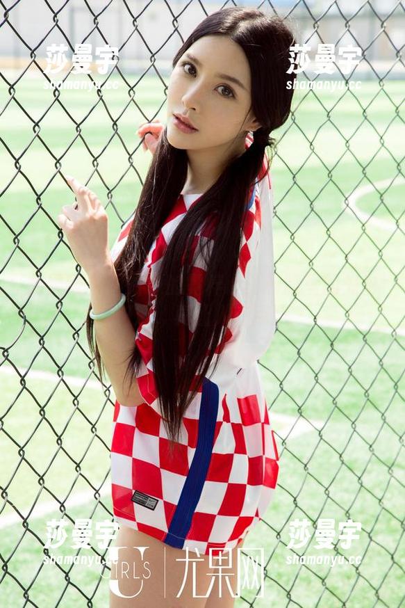 尤果网 - 图片中的霓梓心：和服里的光影斑斓，真让人有点飘