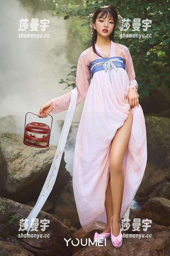 尤蜜荟 - 黑暗中的光明：卓娅祺高清写真肉丝，轻轻撩动你的心弦。