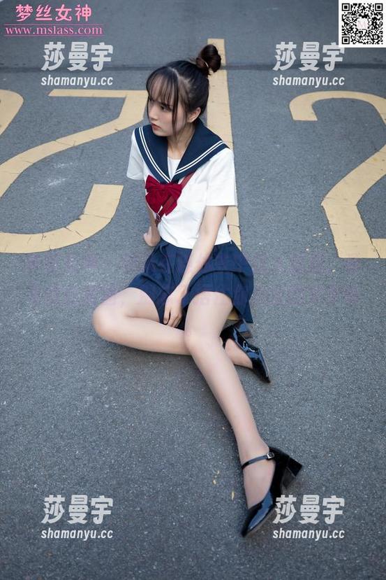 梦丝女神 - 晓晓在连体衣中迷人绽放，看看这些美图，别忘了捂住你心脏的节奏哦。