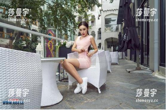 爱丝 - 小茹的私房画卷，裸足的细节让人意乱情迷