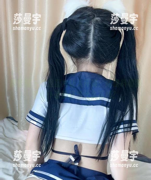 微密圈 - 这组图片让人怀疑：猪饲料和黑色女仆装能搭出什么花样？
