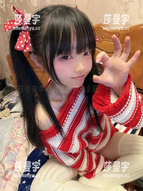 窝在毛衣牛仔裙里的神沢永莉：一场黑丝的观看灾难