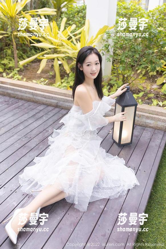 秀人网 - 白丝写真集更新啦！KOKO可可又在玩弄光影了？