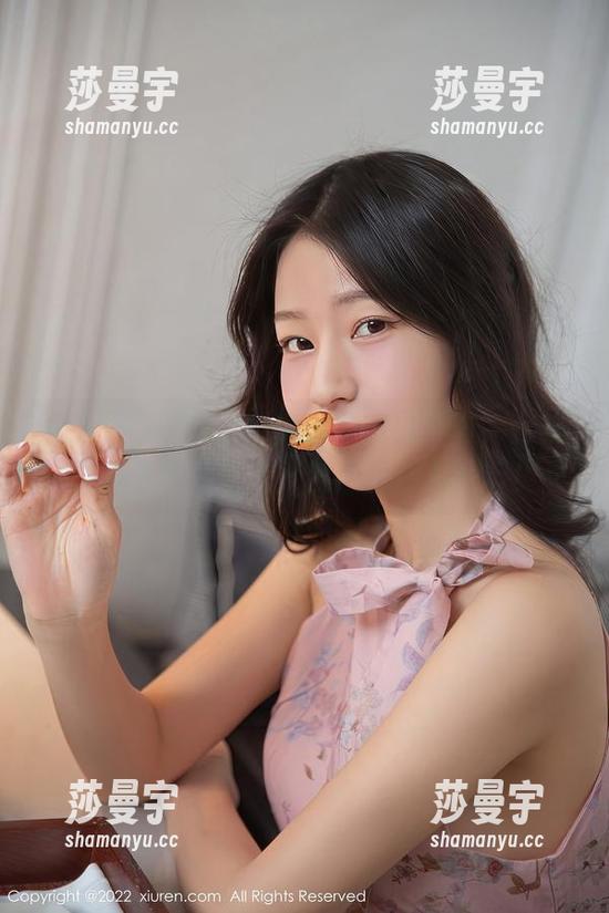 秀人网 - 娜露selena的纯白写真，合集里藏着什么秘密？我也想探索一下！