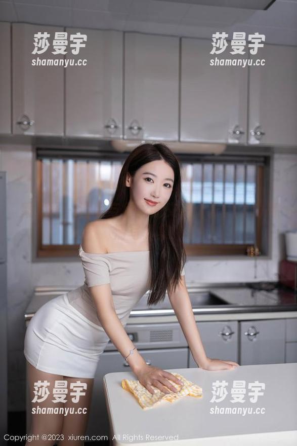 秀人网 - 透明与色彩的交织：张庭蓉的高清写真集！