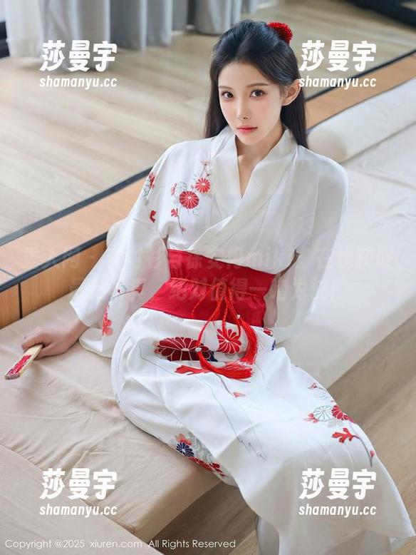 秀人网 - 白衬衫与徐安冉miki：在线获取最潮写真，绝对值得一睹为快！