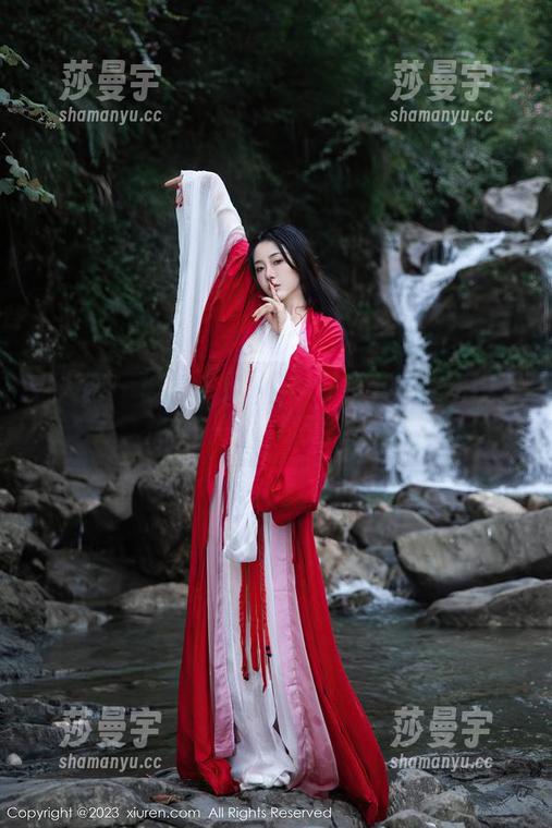 秀人网-星小兔Meetu 秀人网 - 被星小兔Meetu的黑色美图撩到了,快来一起分享这个小心思!