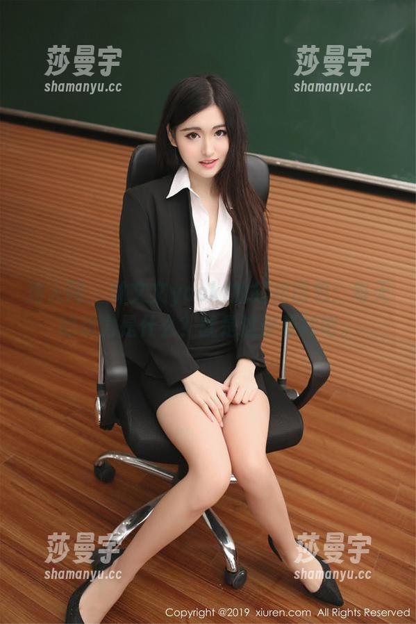 秀人网 - 林文文yooki的红裙图包：每天的动力是什么？就是这份曼妙吧。