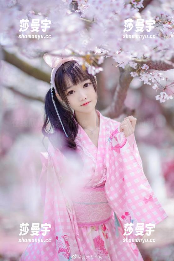 在线欣赏羽天shine：那些原图中的制服瞬间让你忍不住想点赞！
