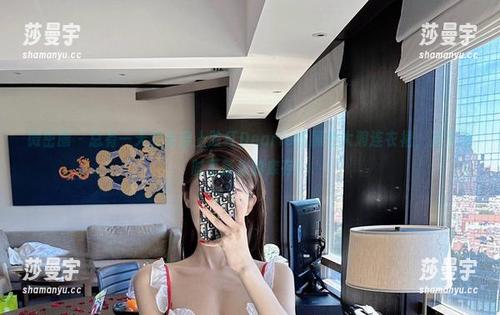 脸红Dearie 微密圈 - 总有一天我会穿上脸红Dearie的黑色大洞连衣裙,直至那时更新你的库存!