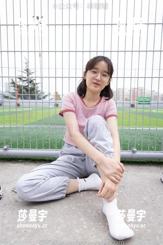 袜啵啵 - 泡芙学妹全集作品：看她如何把青春拍成喜剧片！