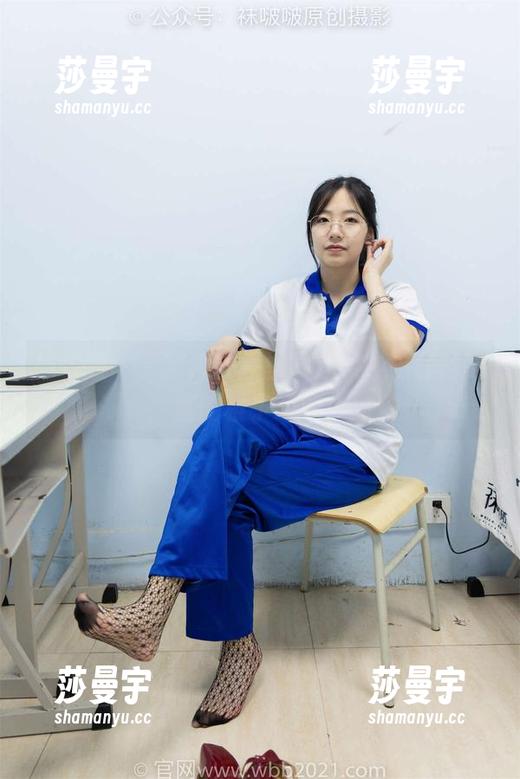 袜啵啵 - 一起感受红丝的温柔，福利写真里的稚予故事！