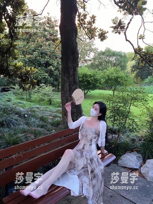 微密圈 - 赶紧下载软妹小九九的时尚牛仔裤照片，绝对让你眼前一亮！