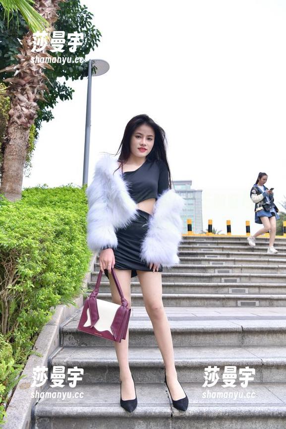 魔镜街拍 - 全网免费图册！芝芝的蓝色泳衣，视觉的海洋之旅