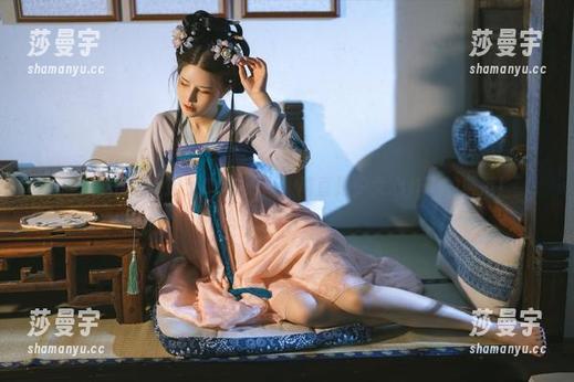 鹿八岁baby护士COS更新，简直是少女心炸裂的典范！