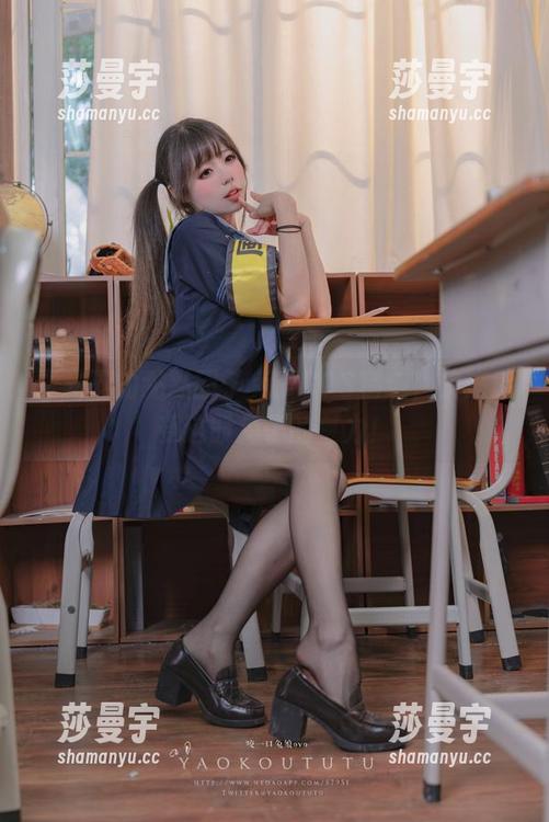 黏黏团子兔 聚光下的黏黏团子兔:COS精选,快来感受这股兔子的魅力!